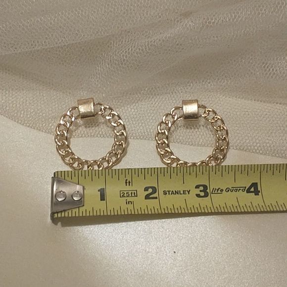 Chain Circle Earrings! - Picture 4 of 5